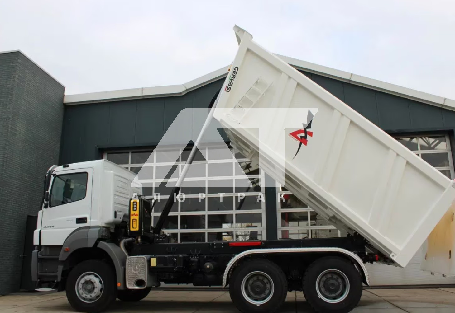 Самосвал Mercedes-Benz Axor 3344K 6x4