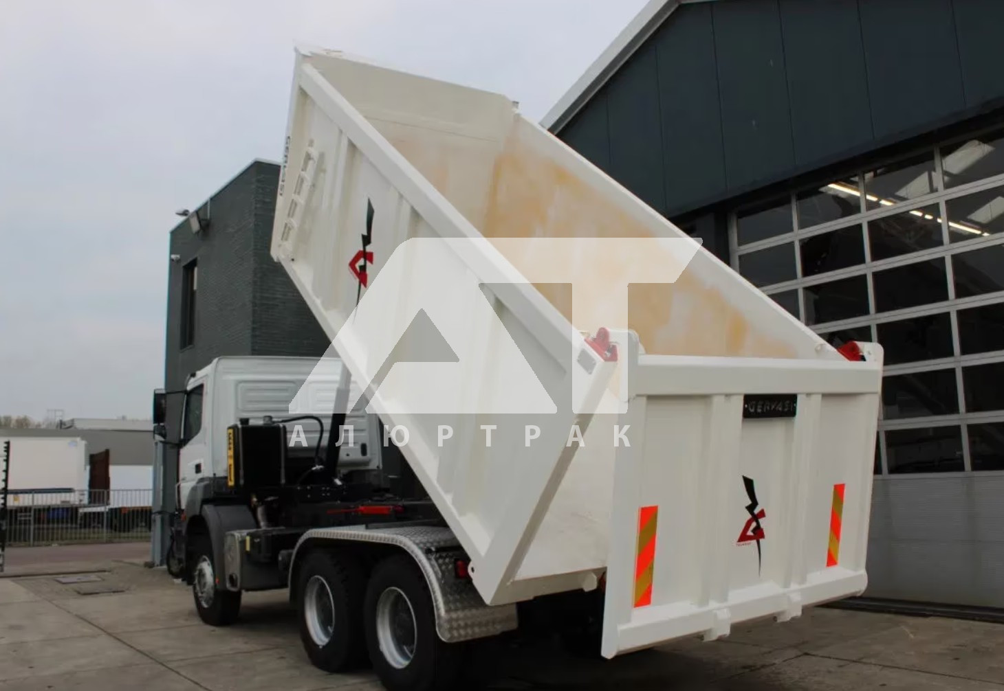 Самосвал Mercedes-Benz Axor 3344K 6x4