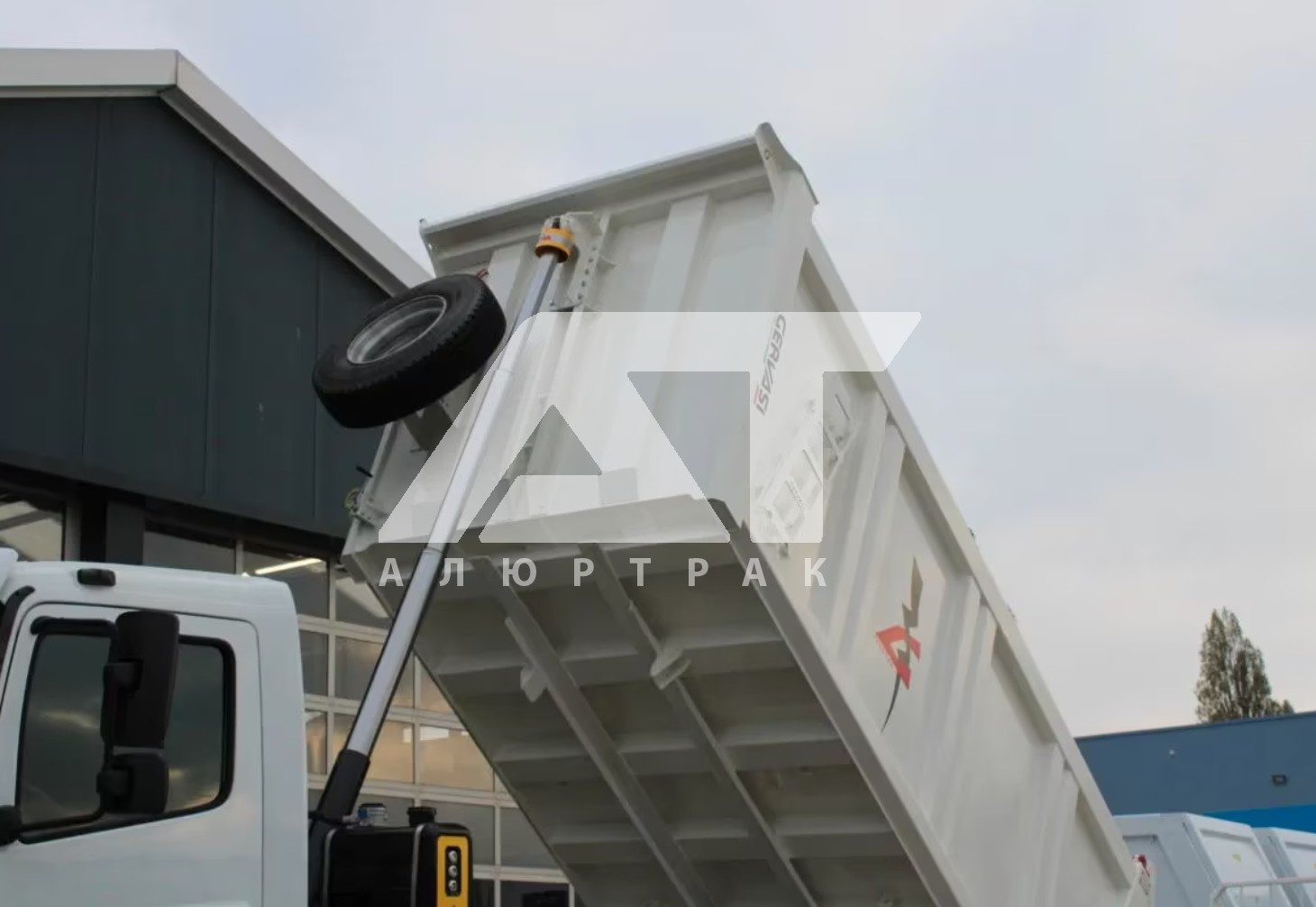 Самосвал Mercedes-Benz Axor 3344K 6x4