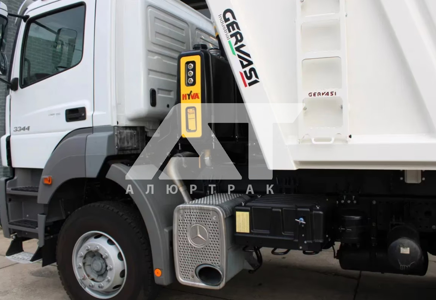 Самосвал Mercedes-Benz Axor 3344K 6x4